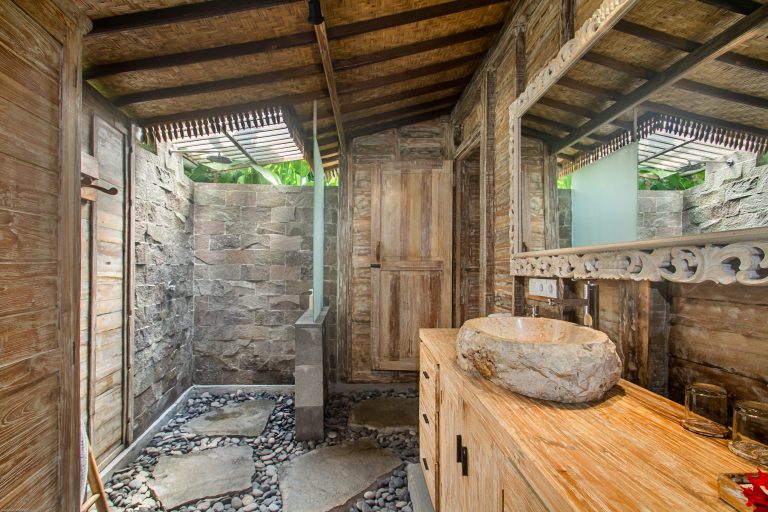 C Garden Villa Bathroom...