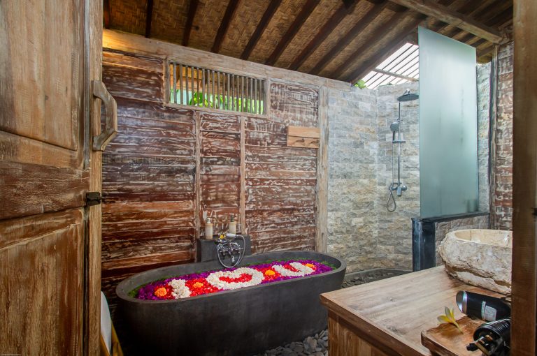 D Pool Villa Bathtub